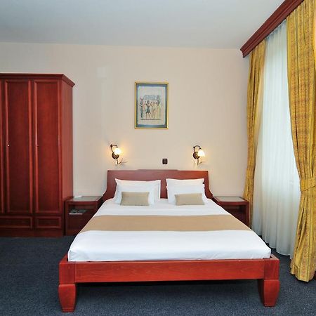 Hotel Montenegrino Tivat Kültér fotó