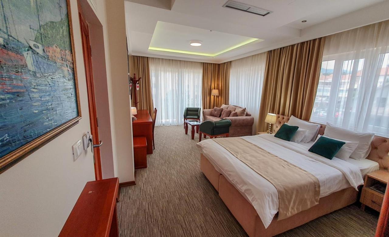 Hotel Montenegrino Tivat Kültér fotó
