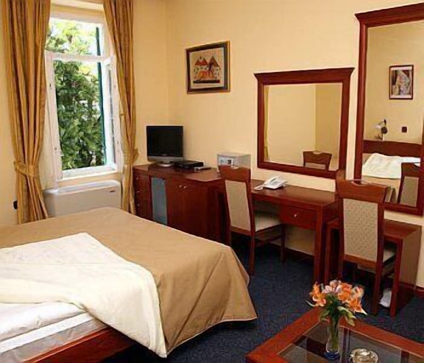 Hotel Montenegrino Tivat Kültér fotó