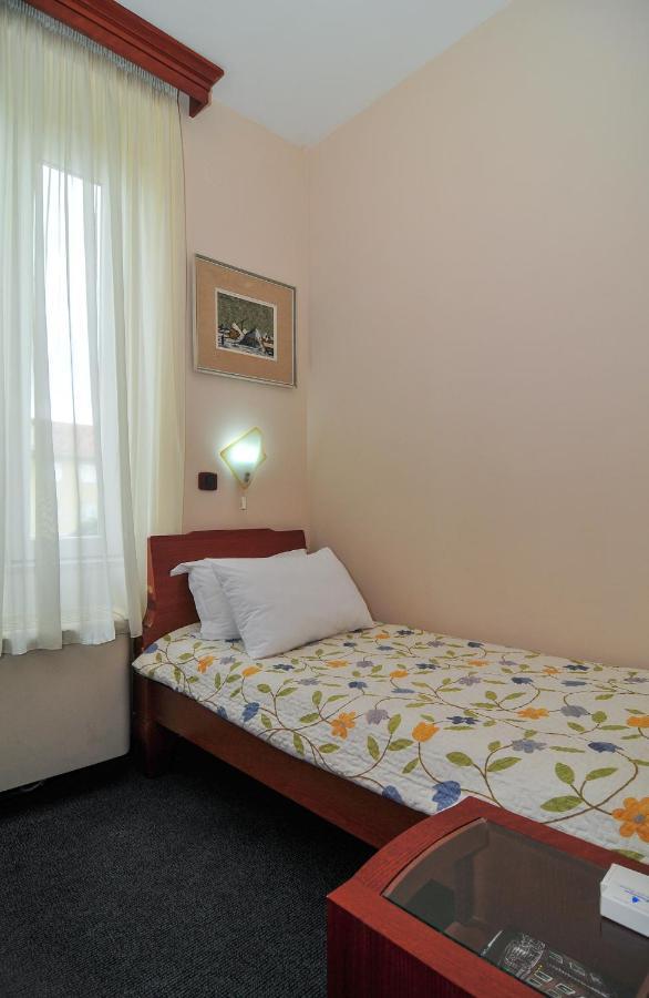 Hotel Montenegrino Tivat Kültér fotó