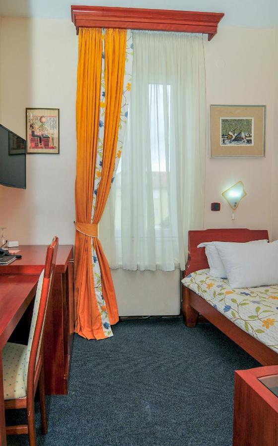 Hotel Montenegrino Tivat Kültér fotó