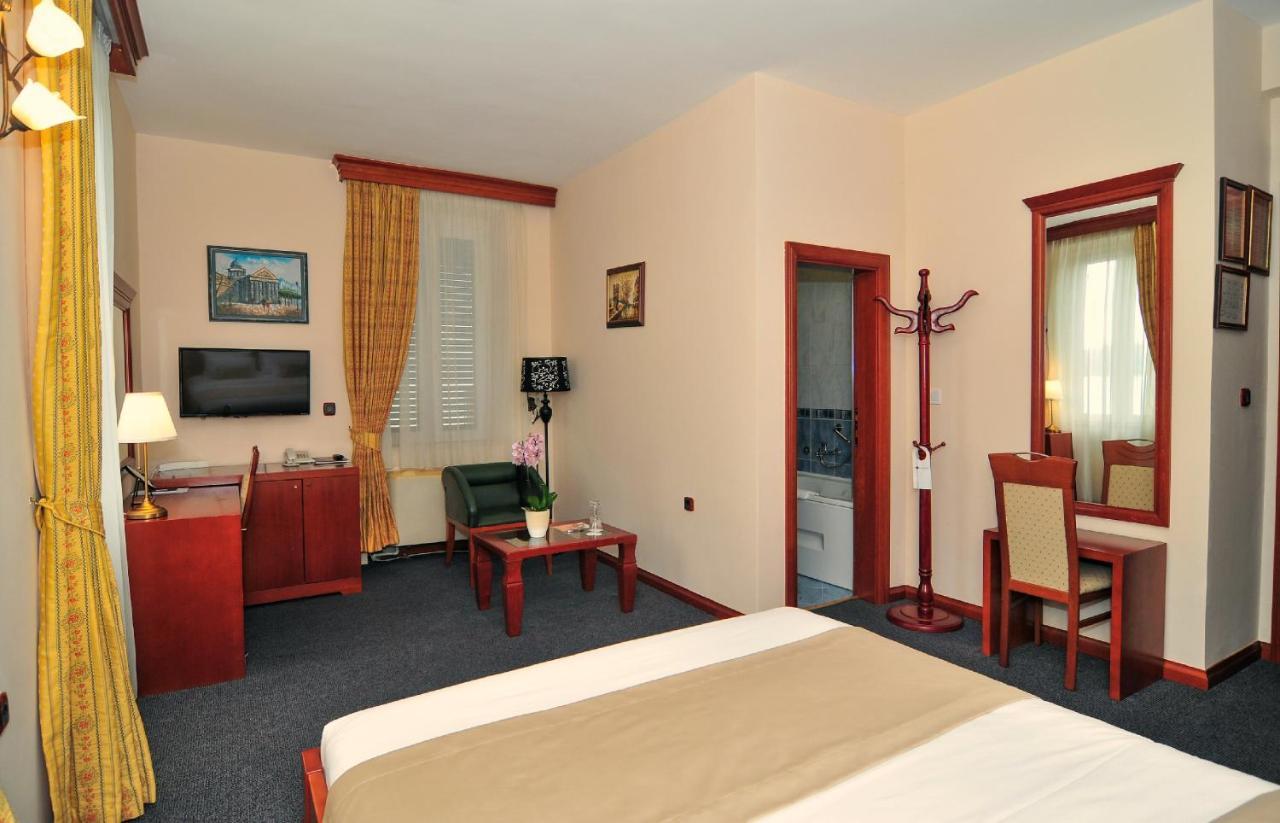 Hotel Montenegrino Tivat Kültér fotó