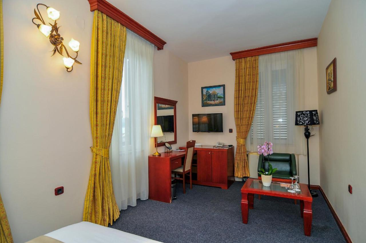 Hotel Montenegrino Tivat Kültér fotó