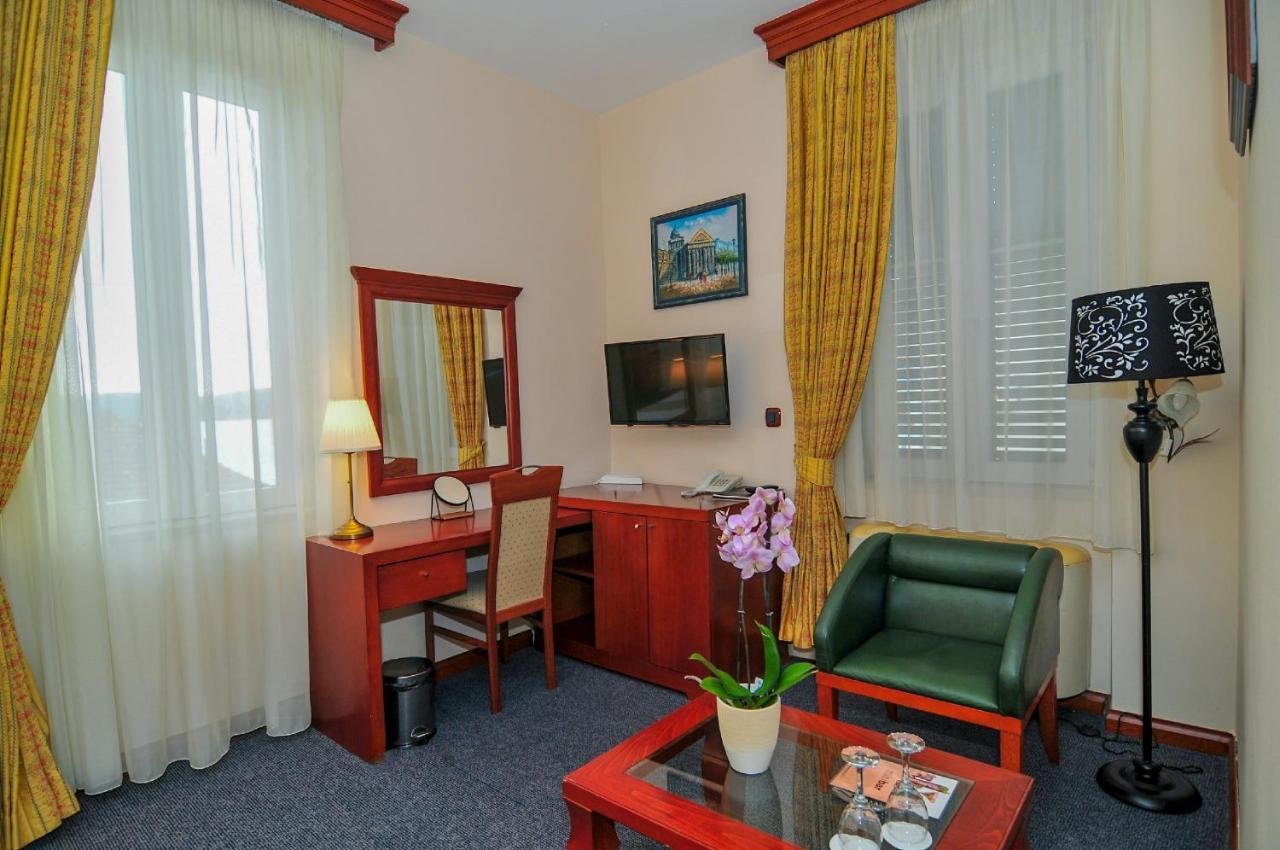 Hotel Montenegrino Tivat Kültér fotó