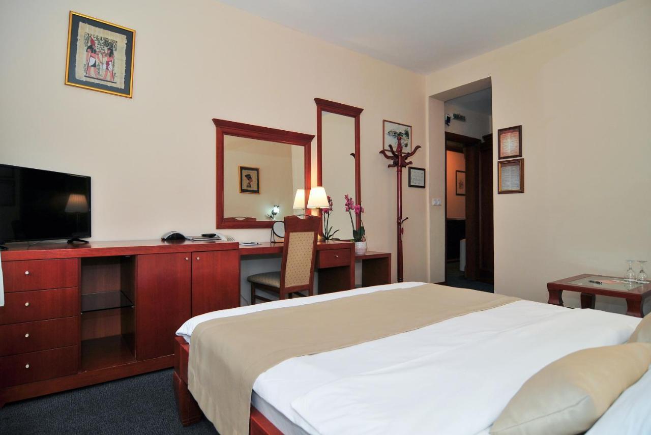 Hotel Montenegrino Tivat Kültér fotó