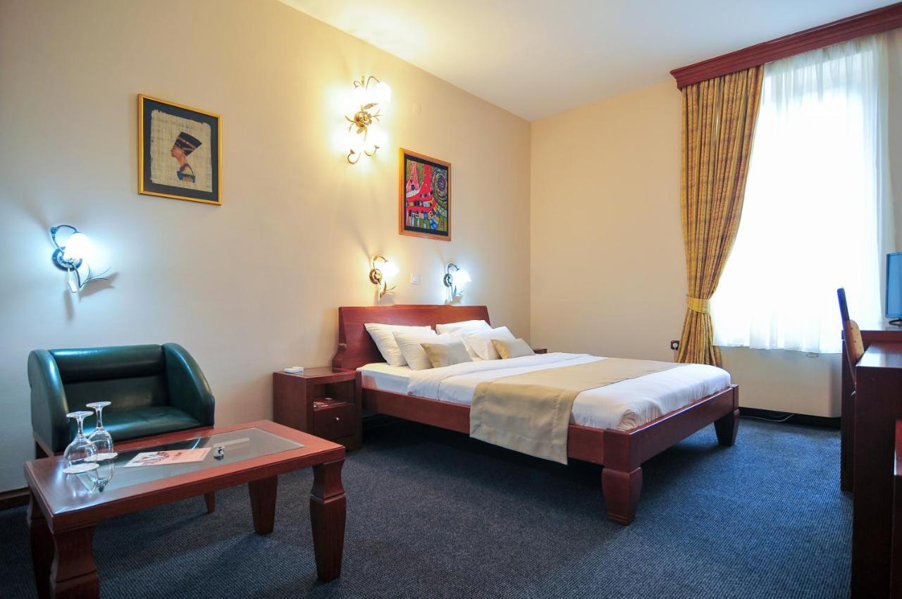 Hotel Montenegrino Tivat Kültér fotó