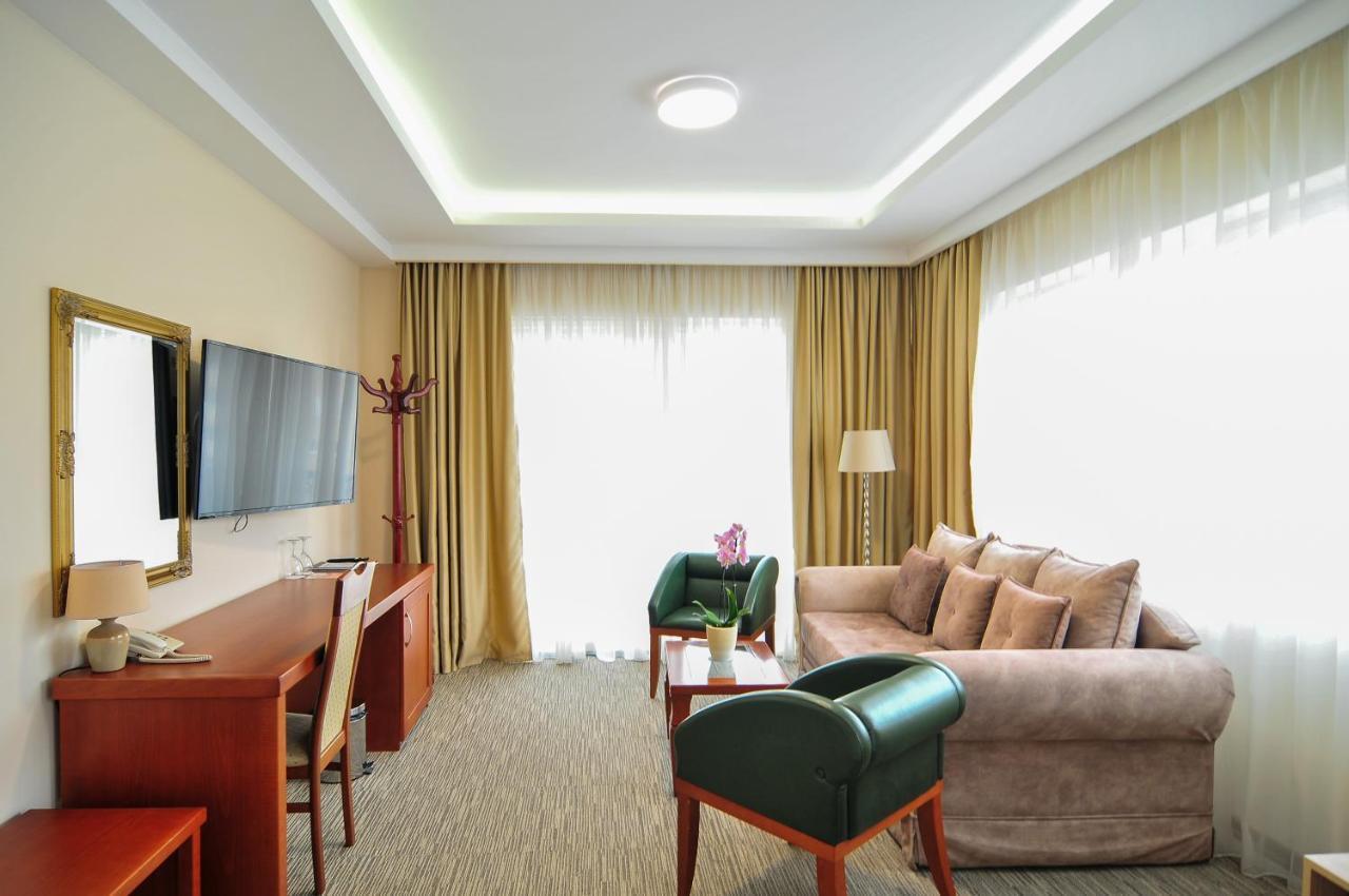Hotel Montenegrino Tivat Kültér fotó