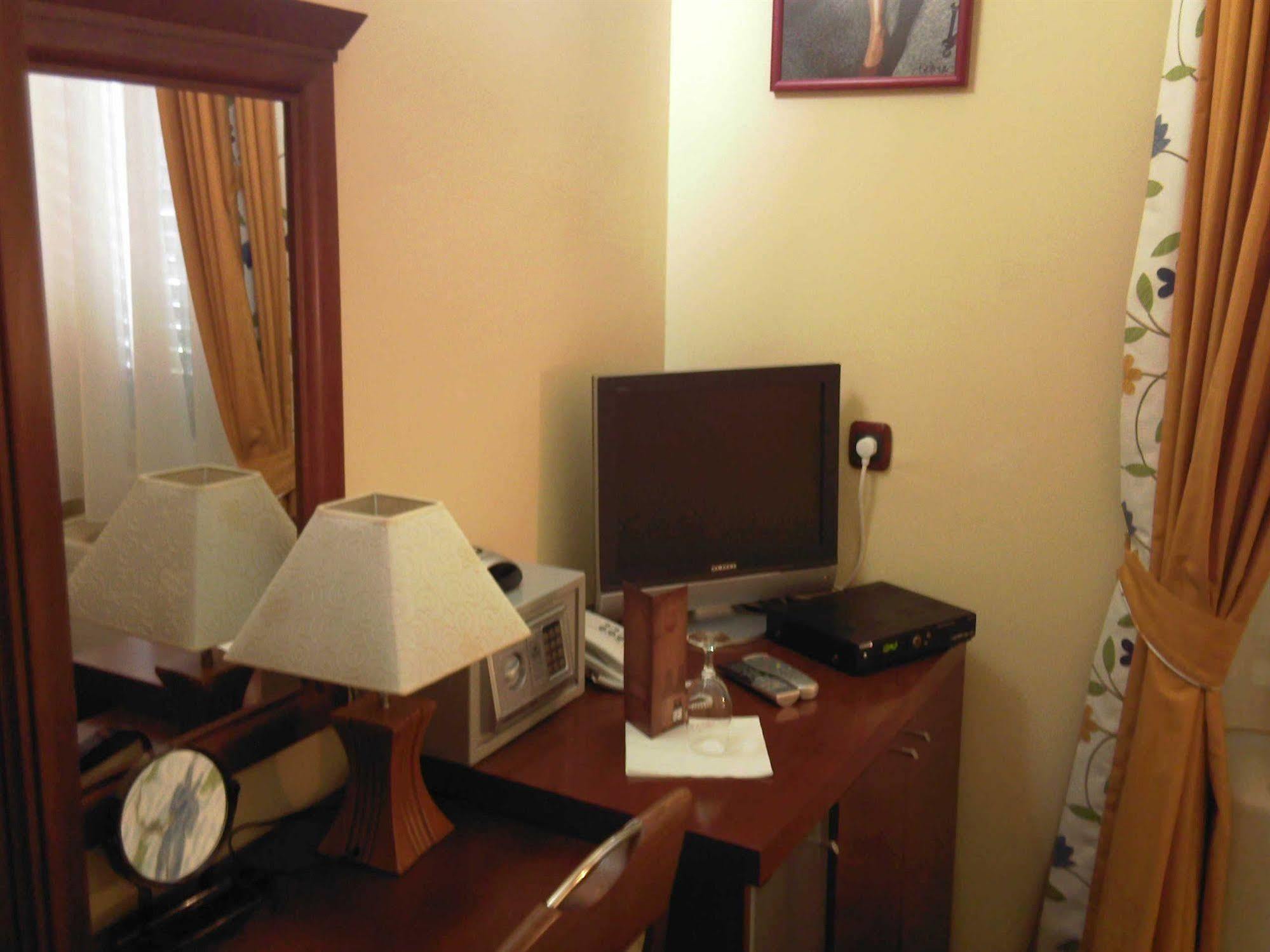 Hotel Montenegrino Tivat Kültér fotó